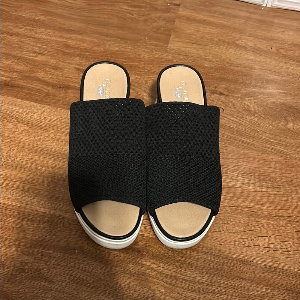 Dr. Scholl's Black and Cream Mules with Textured Upper